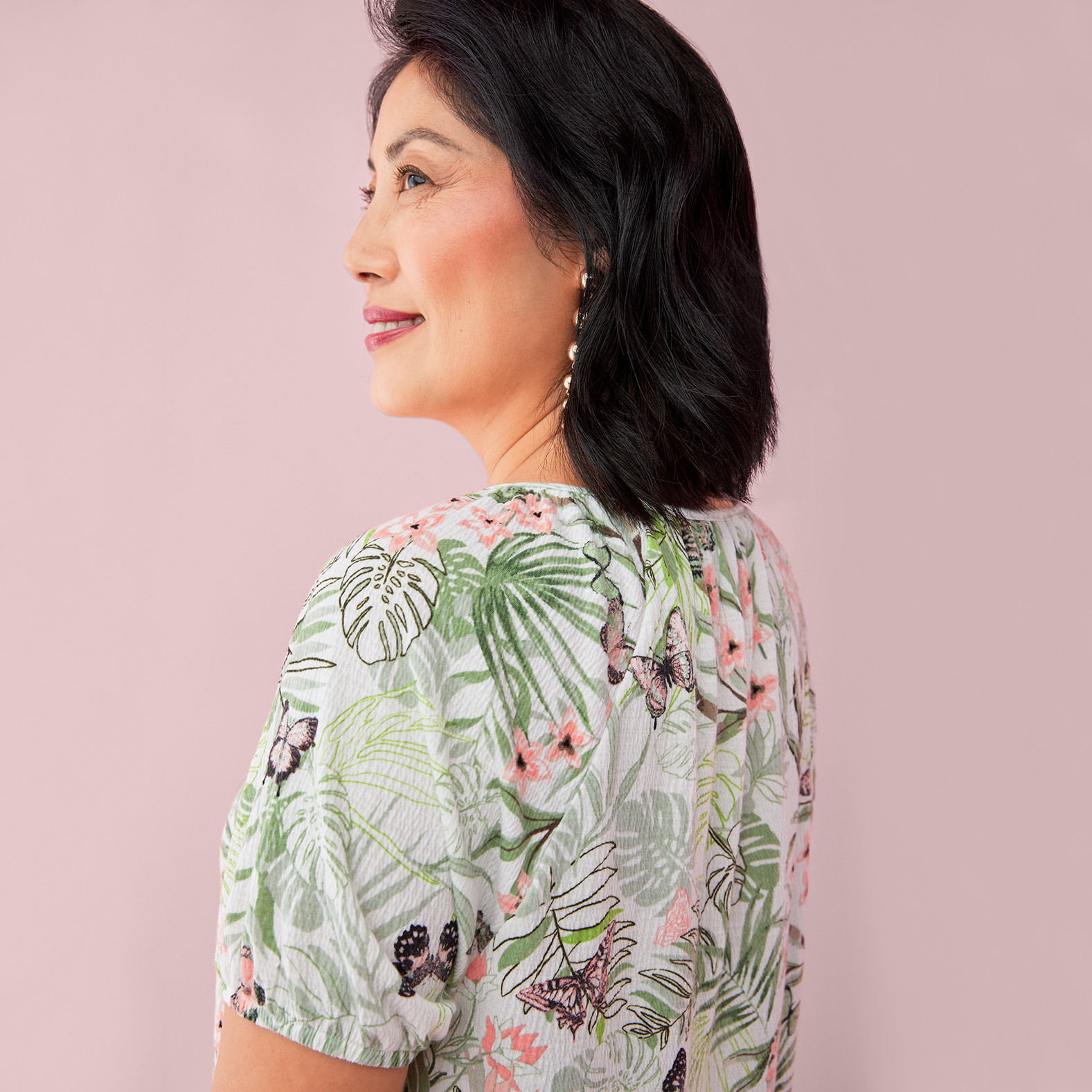 Petite - Garden Print Short Sleeve Top Close Up Back View