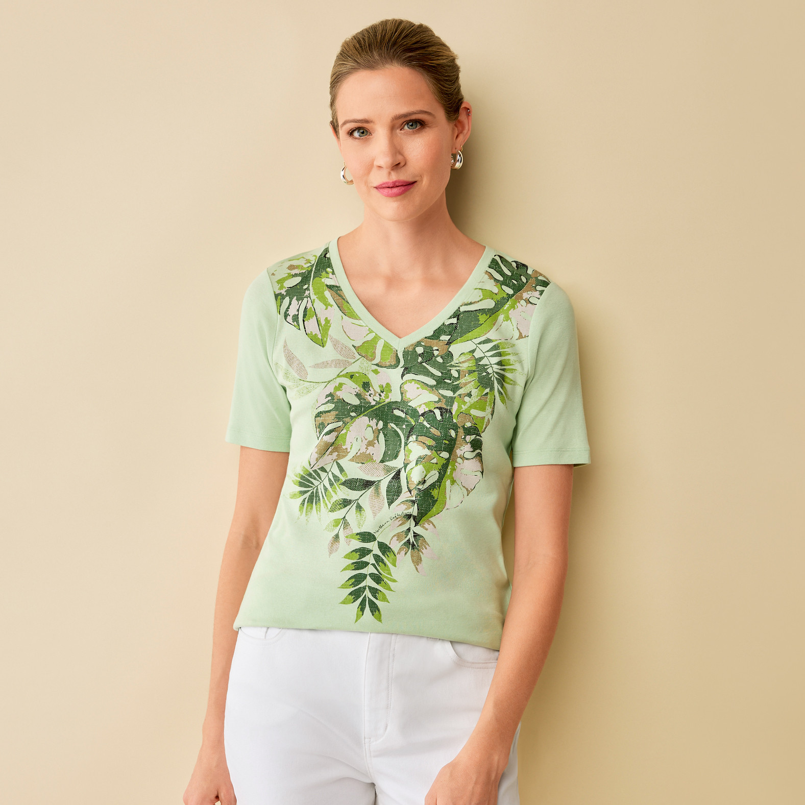Everyday Fit V-Neck Leaf Pattern Tee