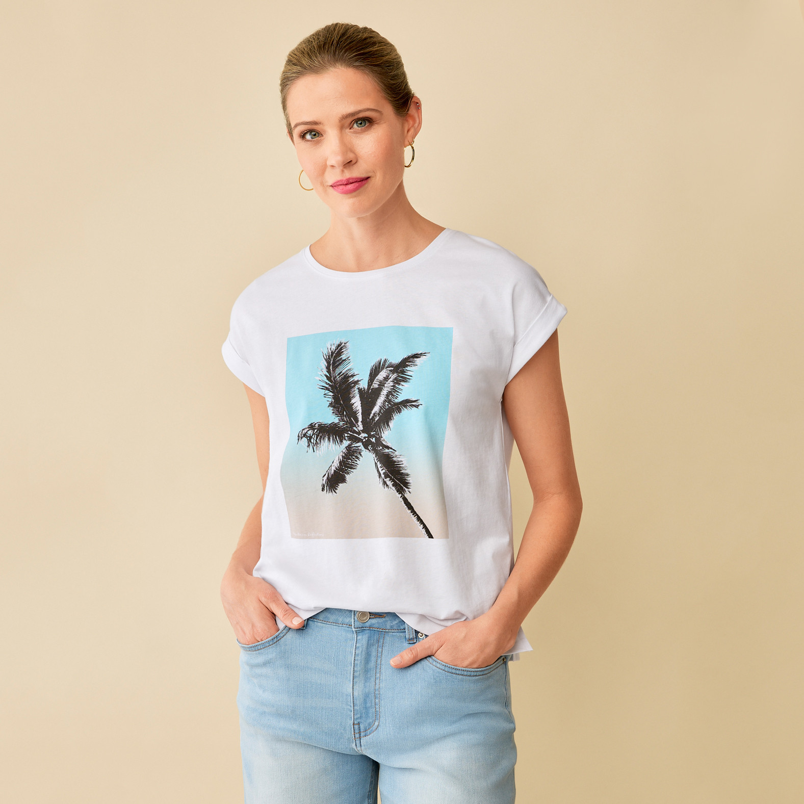 Palm Tree Graphic Tee Half Body Tucked