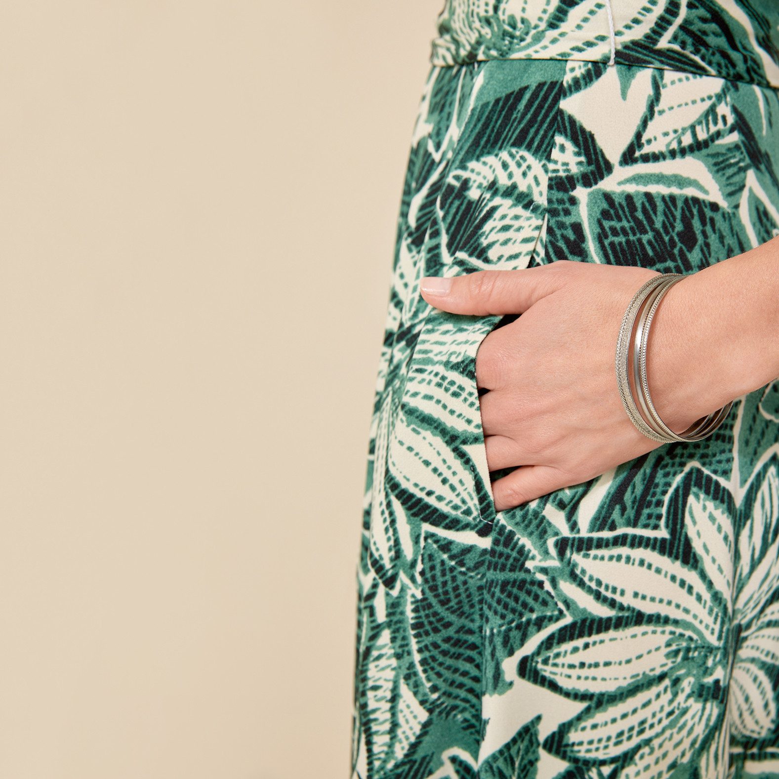 Green Floral V-Neck Dress Close up Pocket