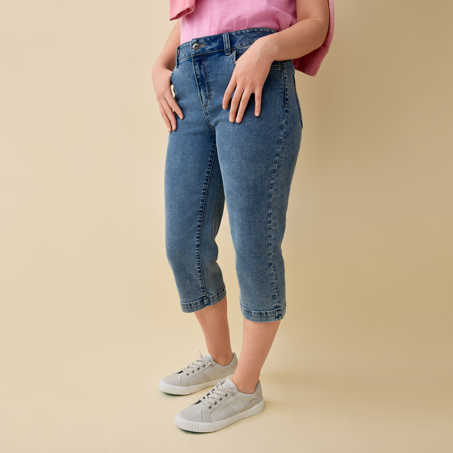 Relaxed Denim Capri Half Body
