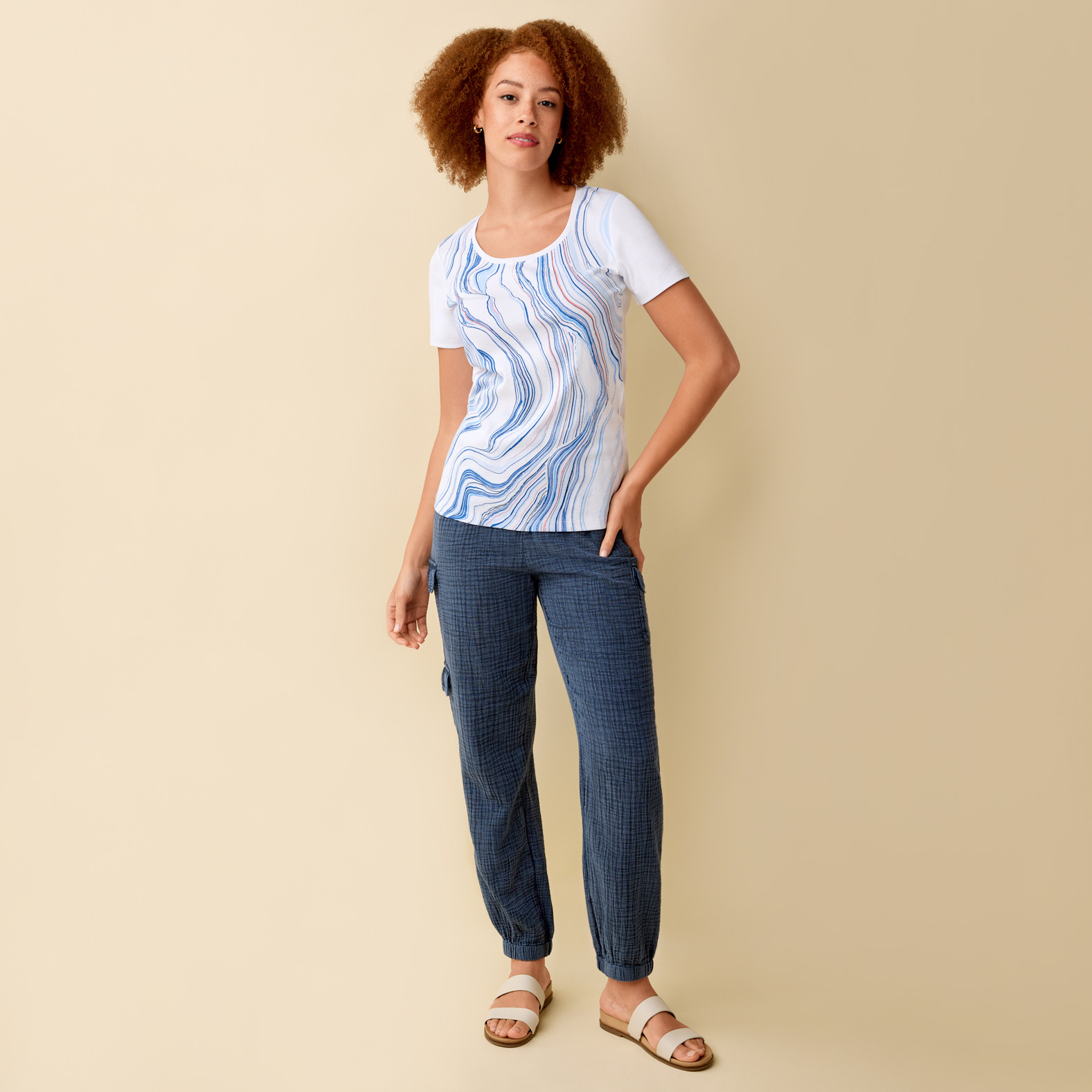 Everyday Fit Marble Print Tee Full Body Untucked
