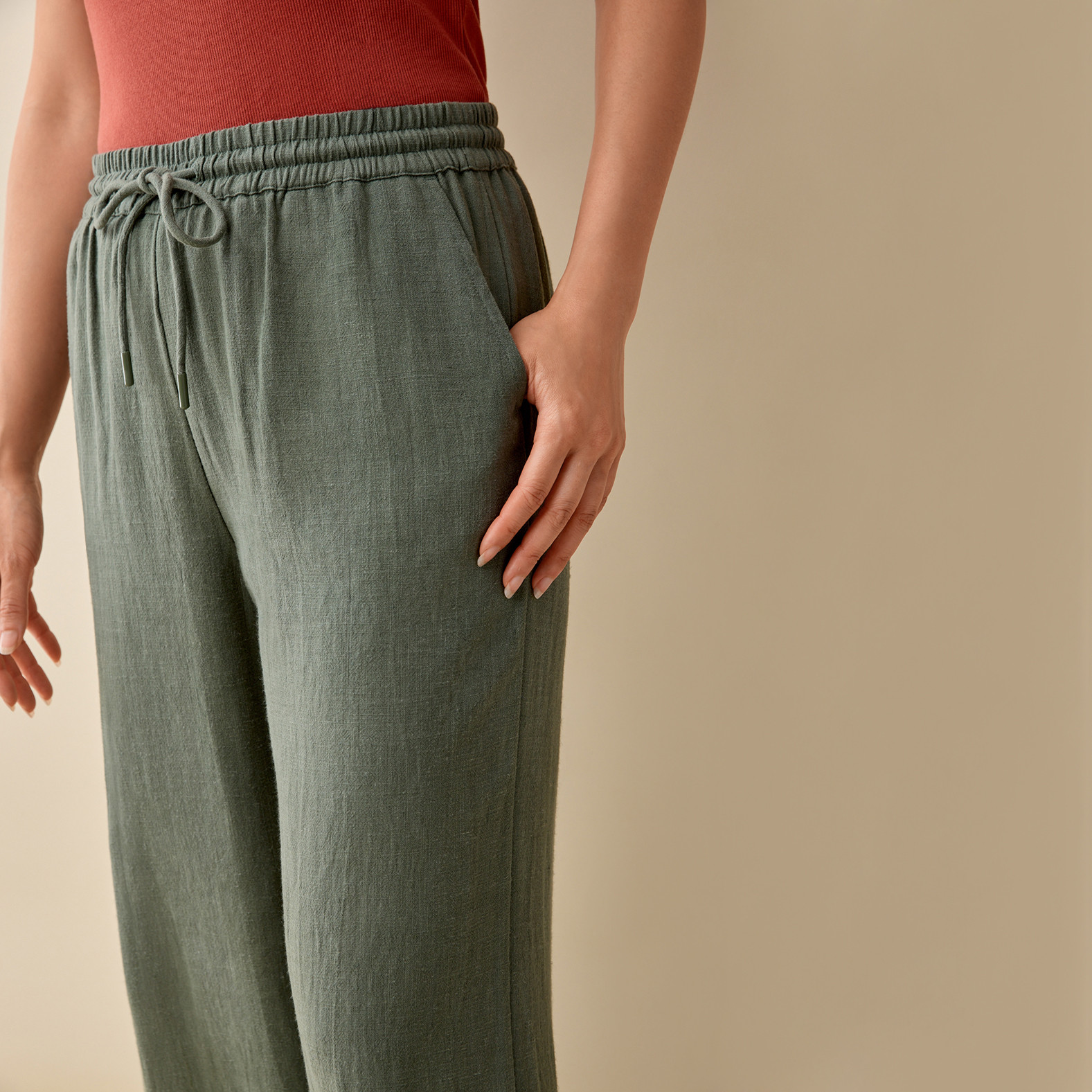 Drawstring Waist Flowy Pant  Close Up