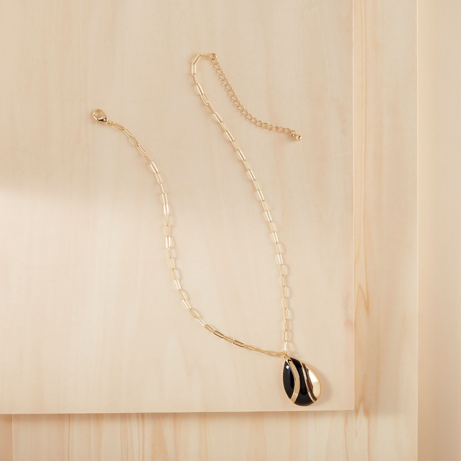Gold Teardrop Pendant Short Necklace
