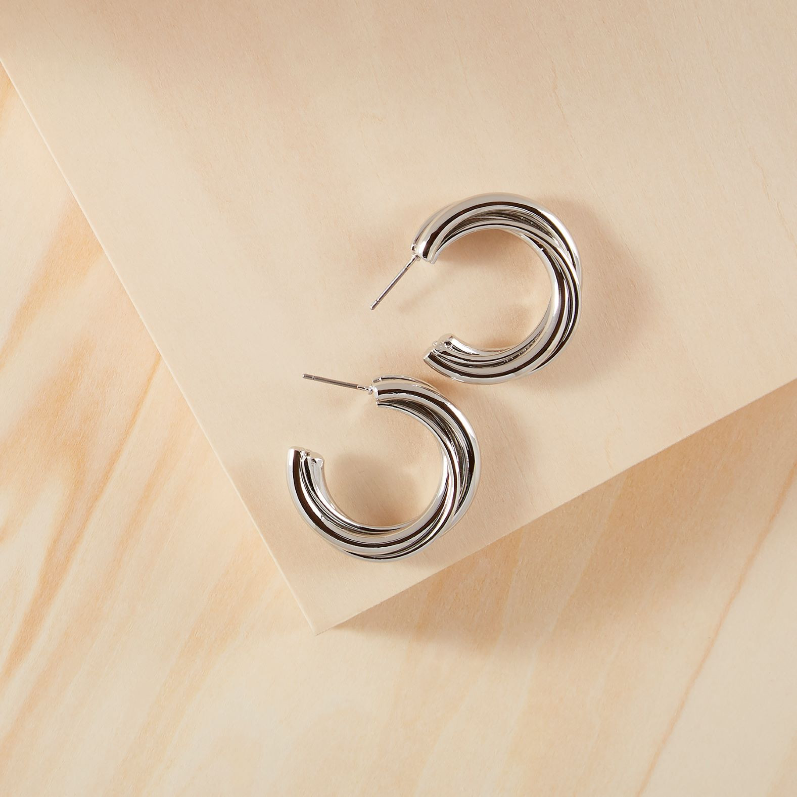 Medium Twisted Hoop Earrings