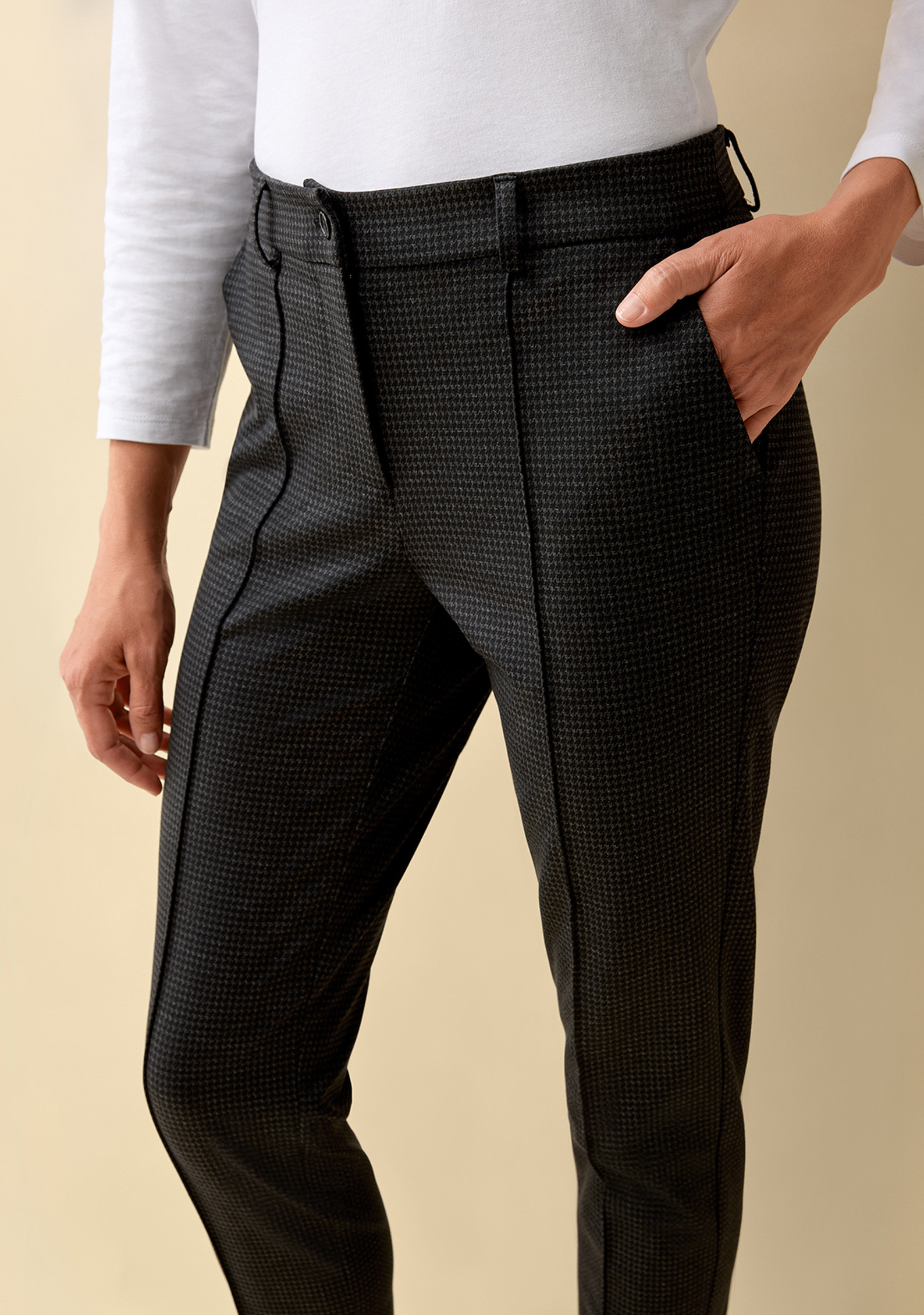 Houndstooth Slim Leg Pant Close up