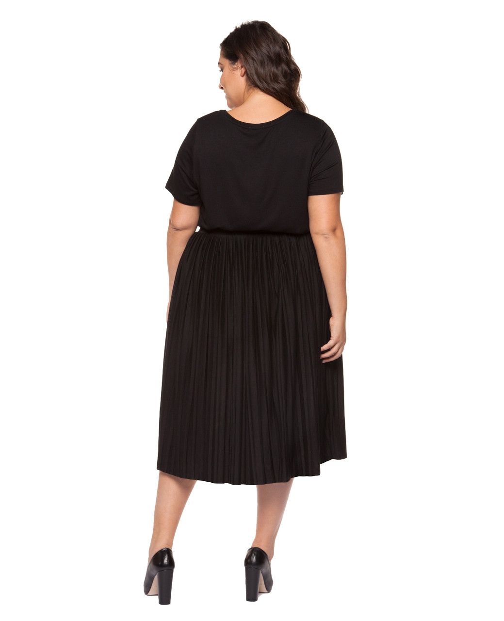 Women's plus size pleated midi skirt.