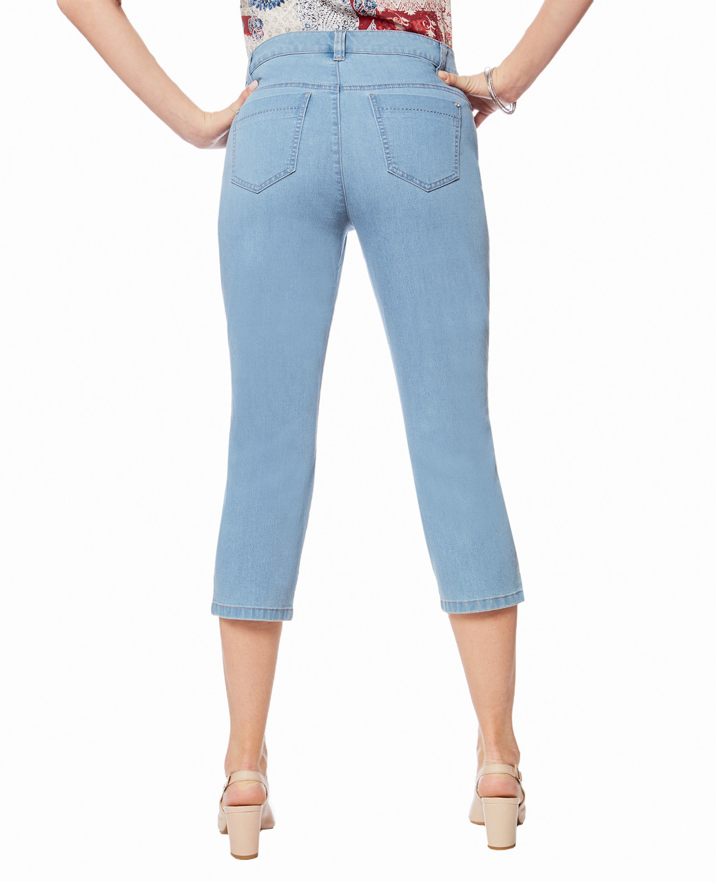 Women's light wash denim crop pant