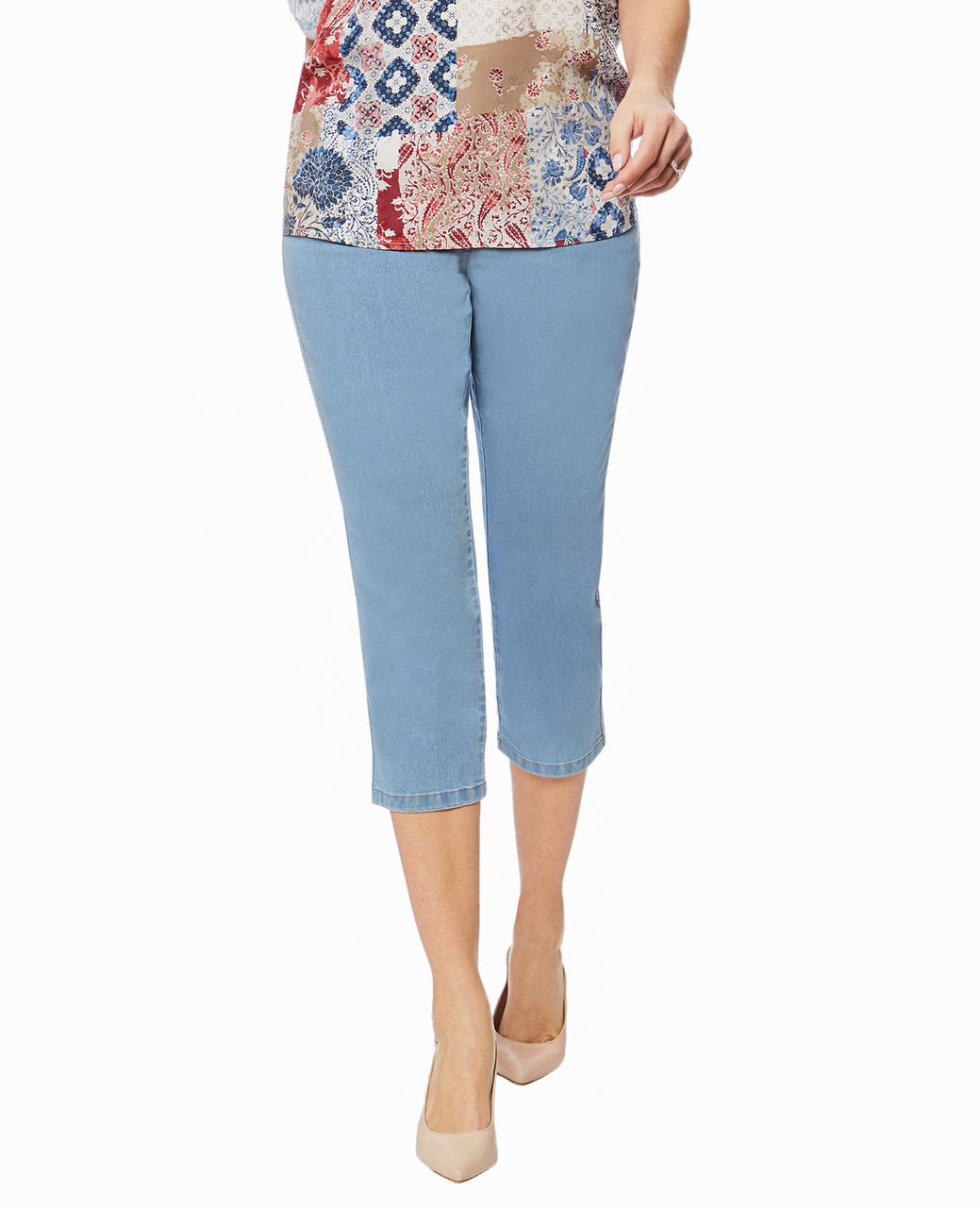 Women's light wash denim crop pant