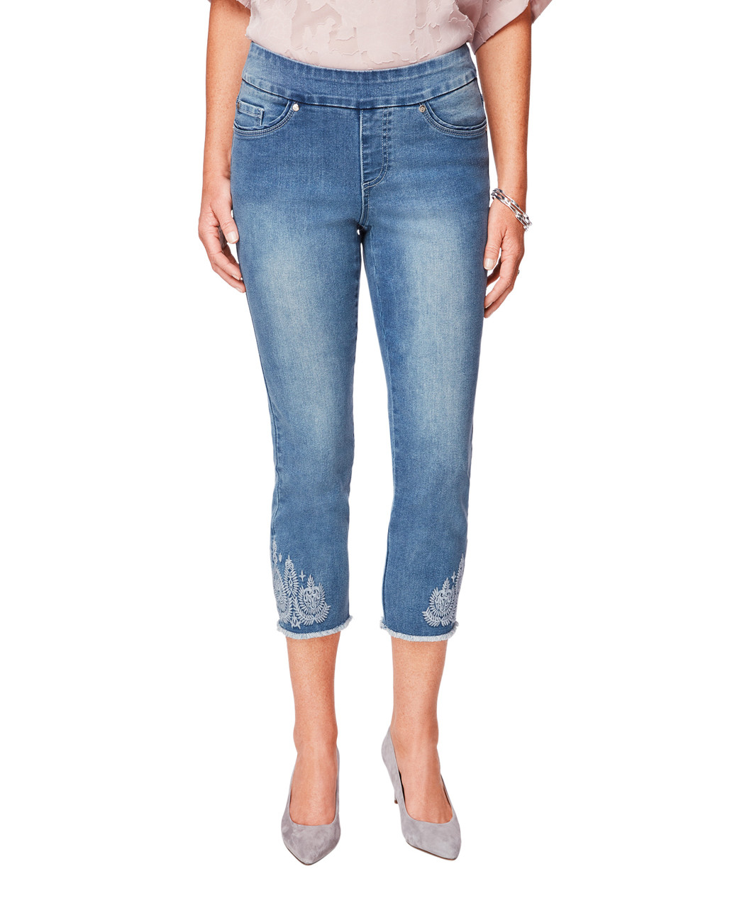 Women's light wash raw hem comfort crop