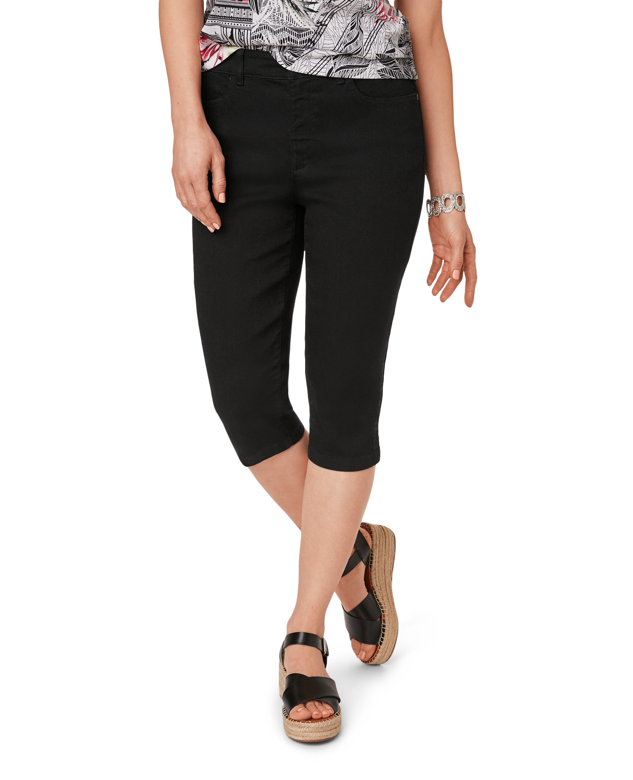 Embroidered Town Capri Untucked Top