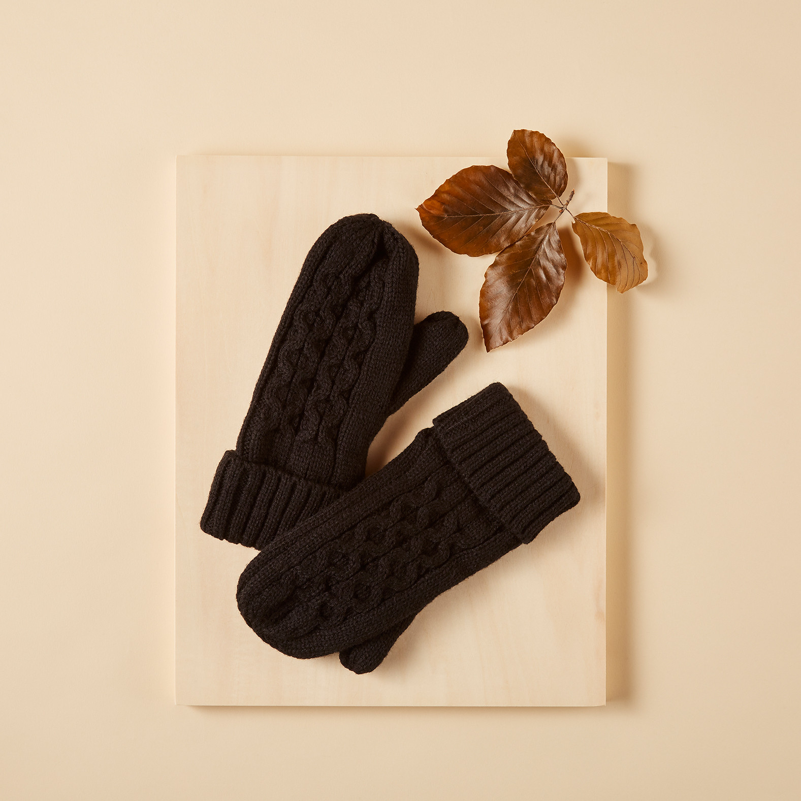 Cableknit Mittens