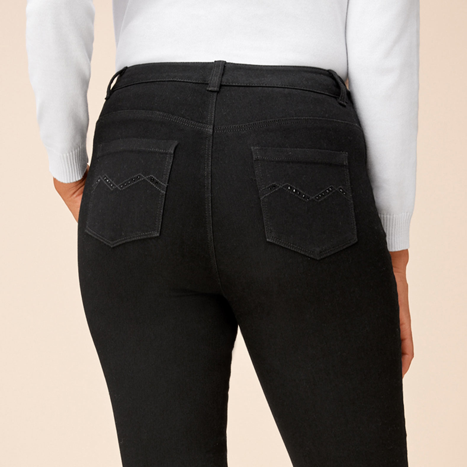 Rhinestone Pocket Slim Fashion Length Jean Close up