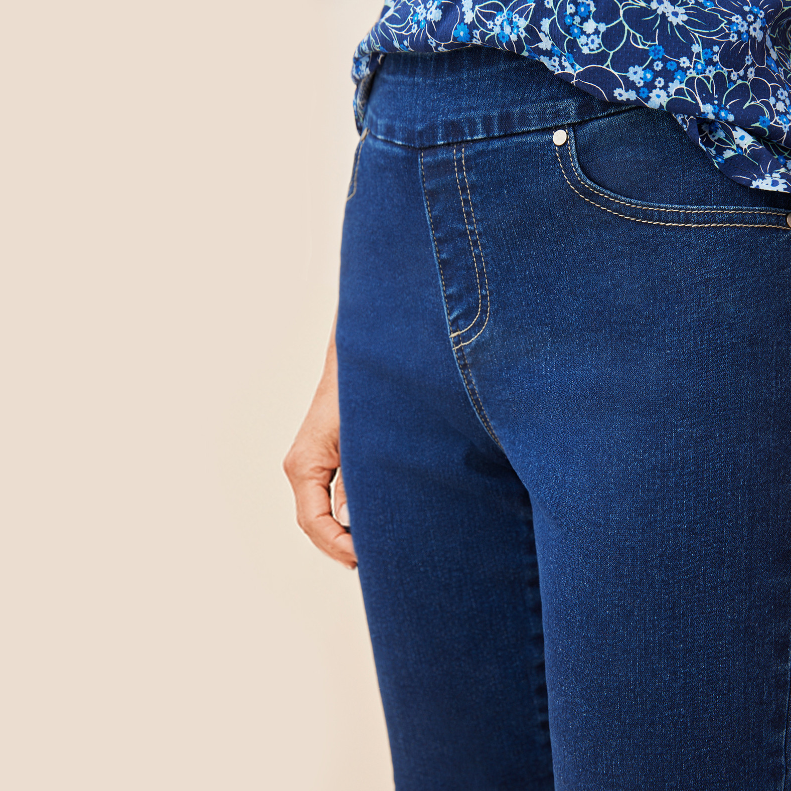 Comfort Denim Bermuda Shorts Close up