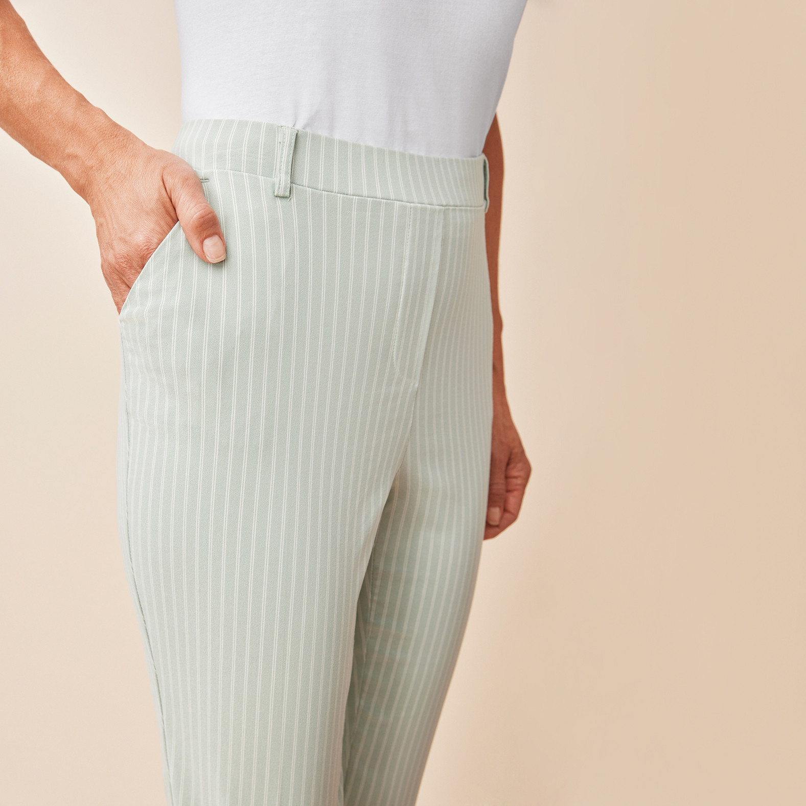 Double Stripe Comfort Crop Pant Close up