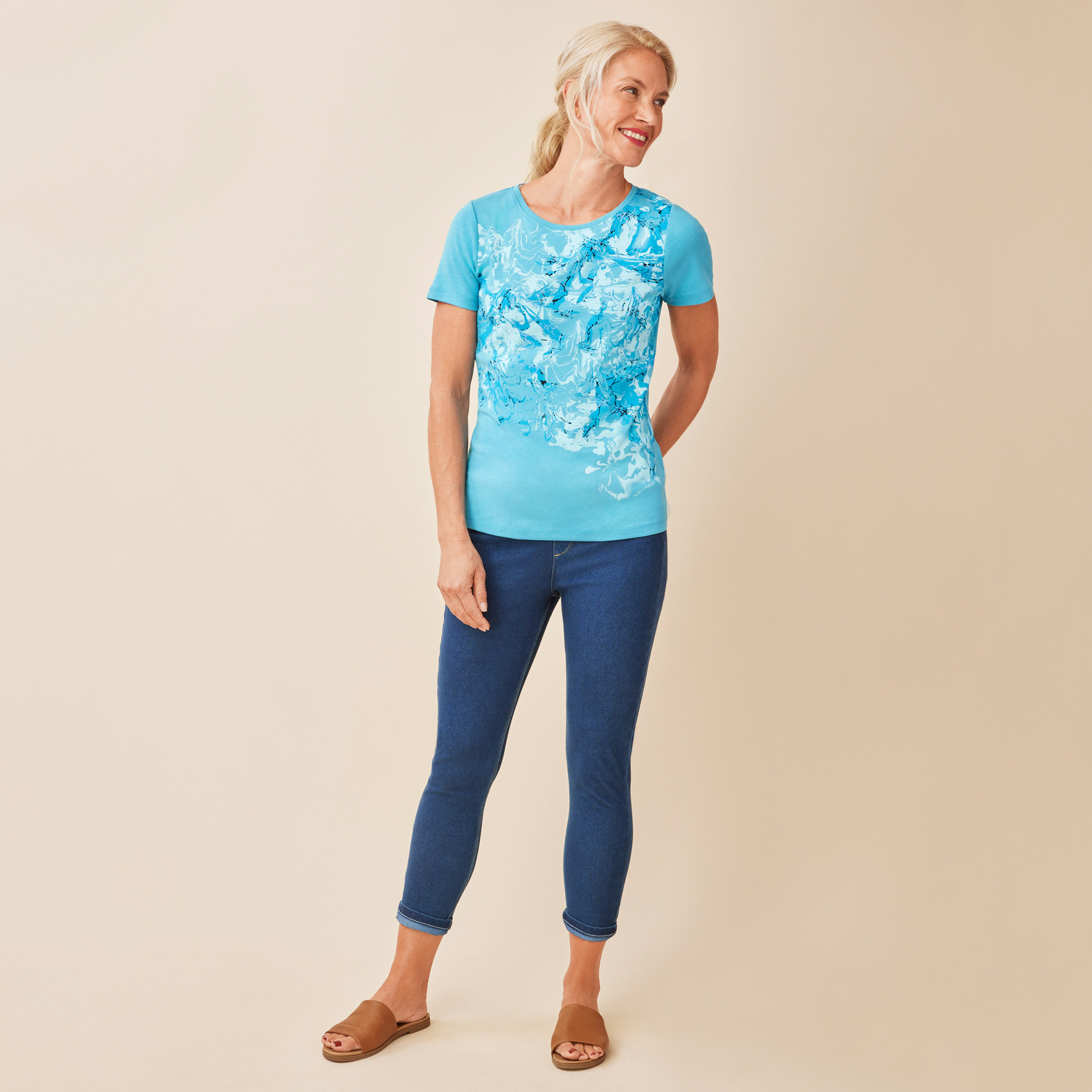 Everyday Fit Marble Printed Tee Full Body Untucked