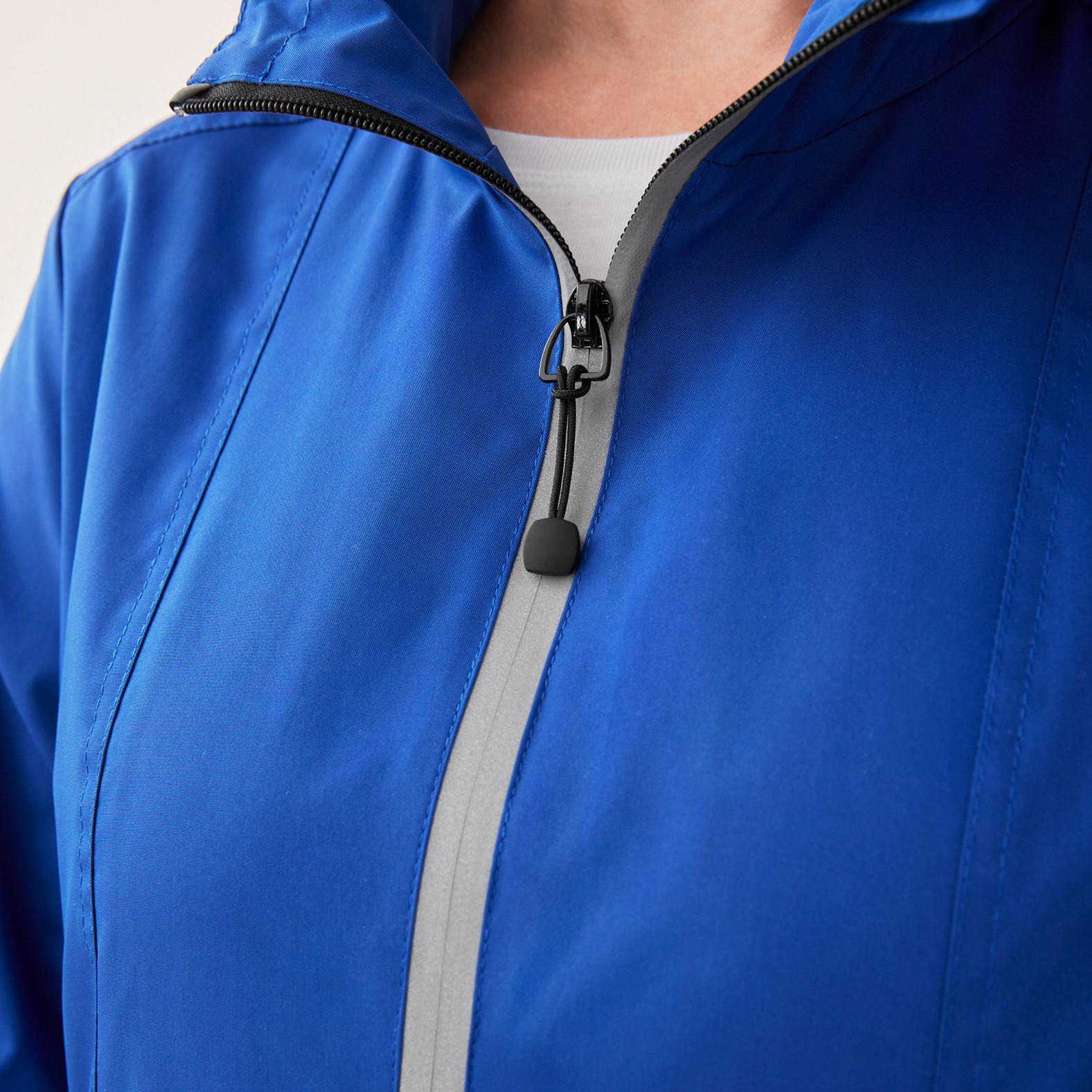 Sporty Wind Jacket Close Up Zipper