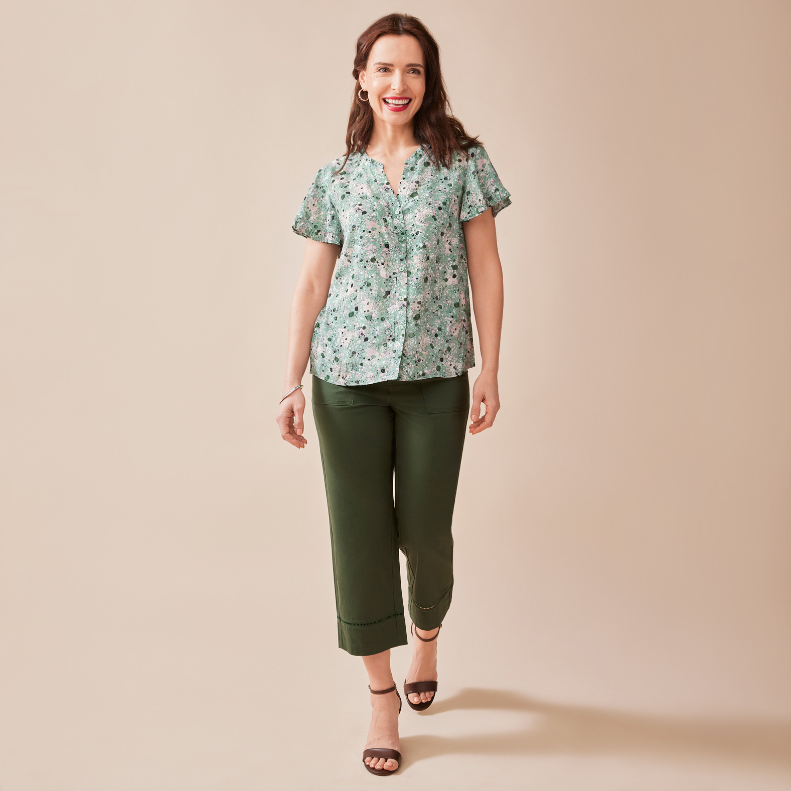 Abstract Ruffle Sleeve Shirt Full Body