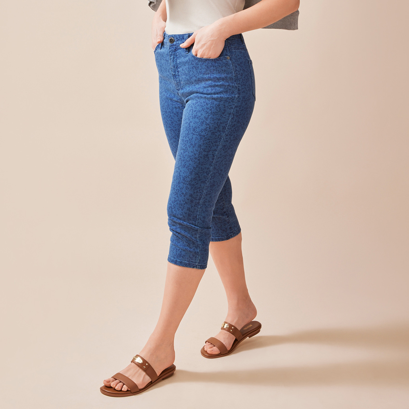 Curvy Essential Floral Capri Denim Capri Half Body