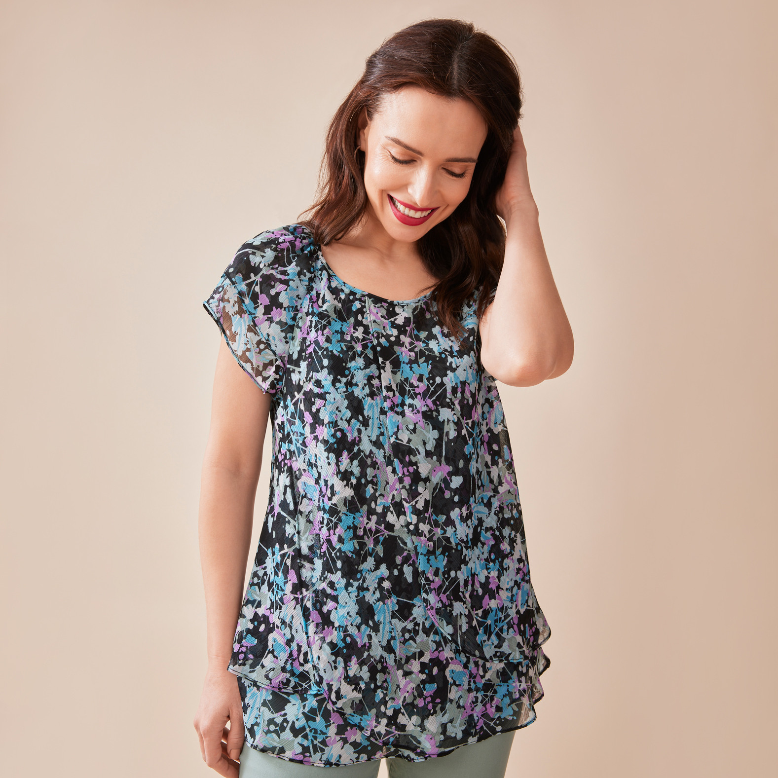 Short Sleeve Tulip Blouse Half Body