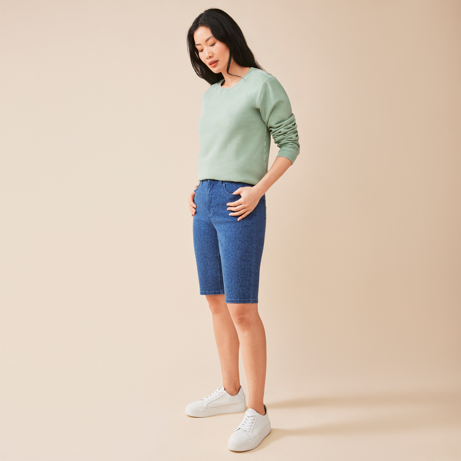 Curvy Essential Bermuda Shorts Full Body Side View