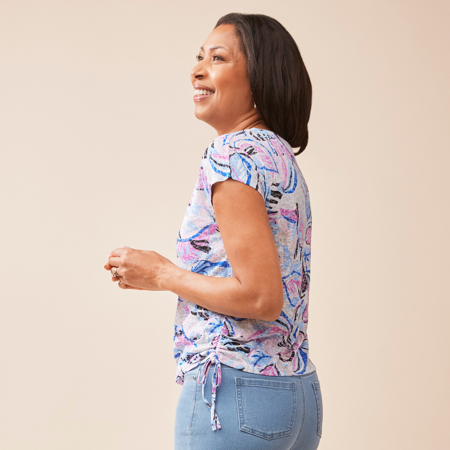 Short Sleeve Abstract Print Tee Half Body Back View