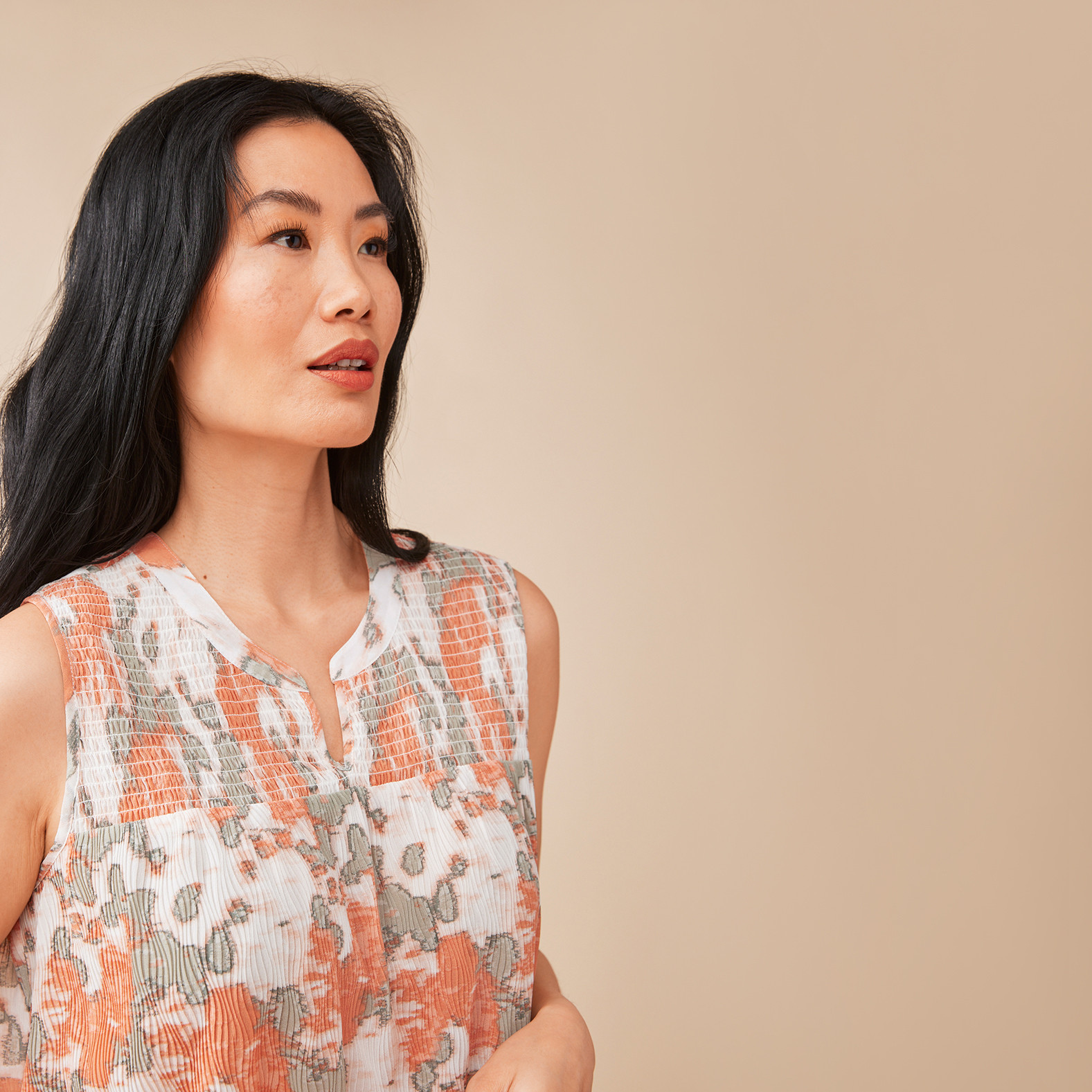 Sleeveless Pleated Blouse Close Up
