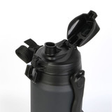 A drink bottle in matte black with a flip-top lid and a handle, featuring a clip for easy carrying. A drink bottle in matte black with a flip-top lid and a handle, featuring a clip for easy carrying.