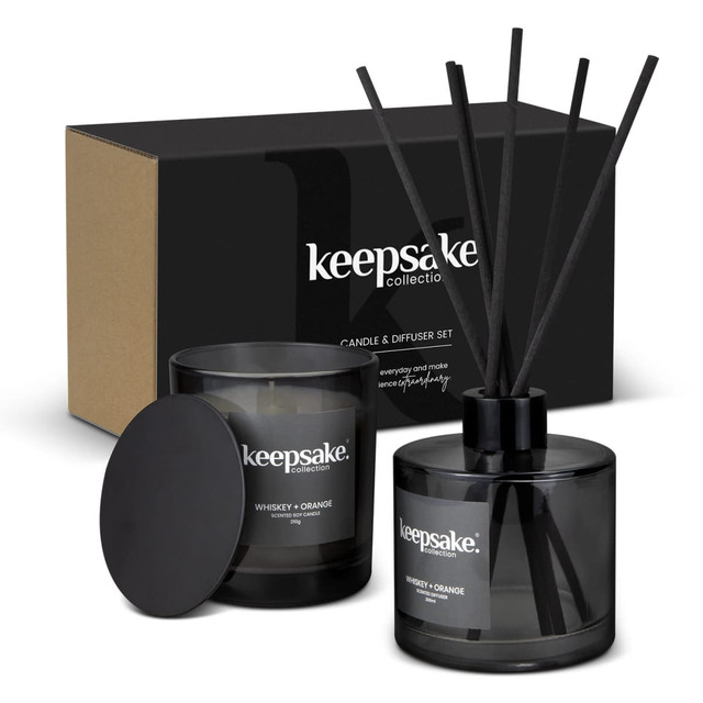 A black candle and diffuser set with whiskey and orange scent, presented in a box featuring a logo. A black candle and diffuser set with whiskey and orange scent, presented in a box featuring a logo.