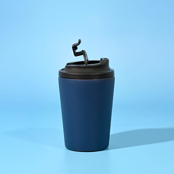 A drink bottle in navy blue with a black lid and a built-in straw, featuring a logo.