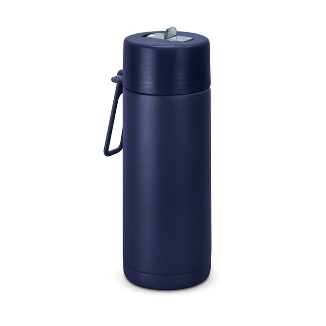 A drink bottle in navy blue with a sturdy design and a lid featuring a spout, plus a handle for easy carrying.