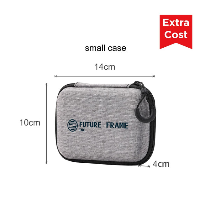A small grey case with a zip closure and a loop, featuring a logo on the front. Dimensions are 14cm x 10cm x 4cm.