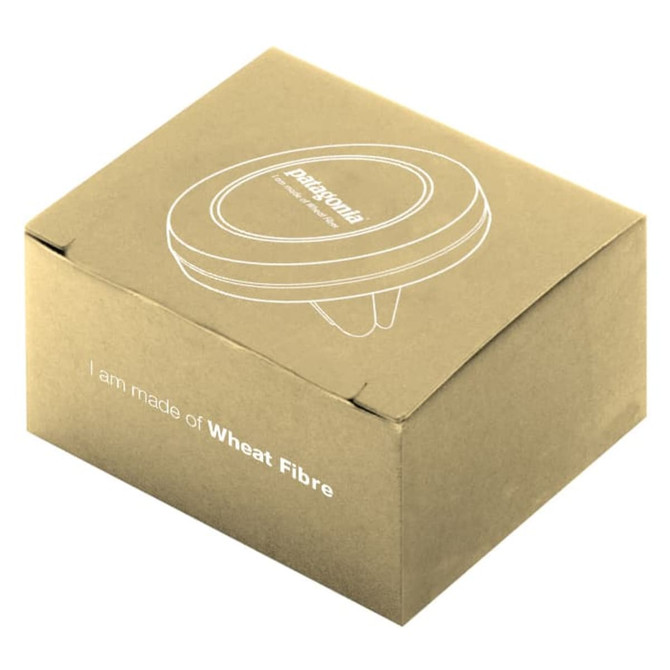 A round car vent mount in black, packaged in a brown box made of wheat fibre with a logo.