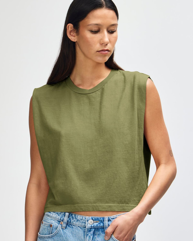 A muscled women's t-shirt in olive green, featuring a loose fit and wide armholes, with a branded logo.