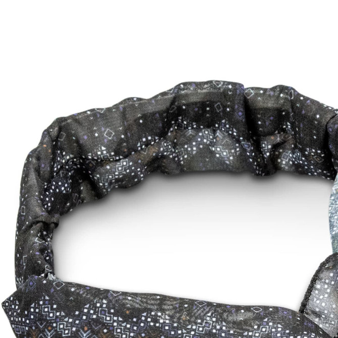 A custom elastic headband featuring a patterned design in shades of black and grey, with a small logo.