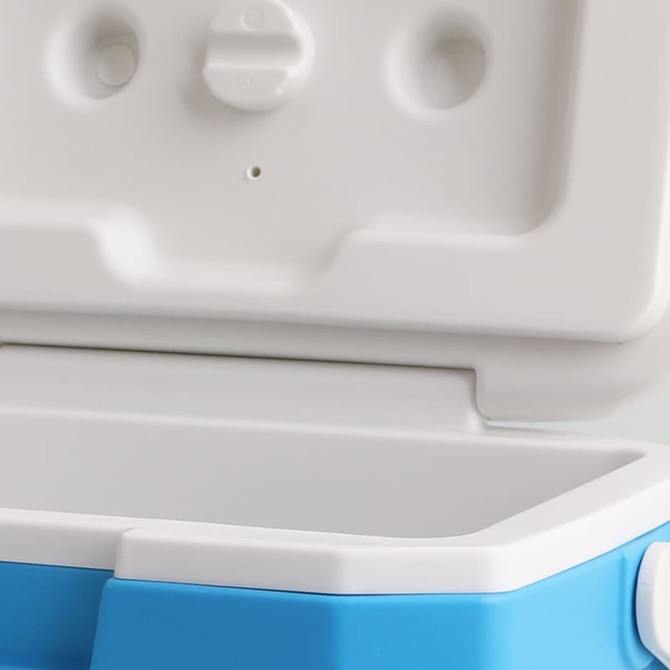 A blue and white 6L cooler box with an open lid, featuring a simple design and a smooth interior.