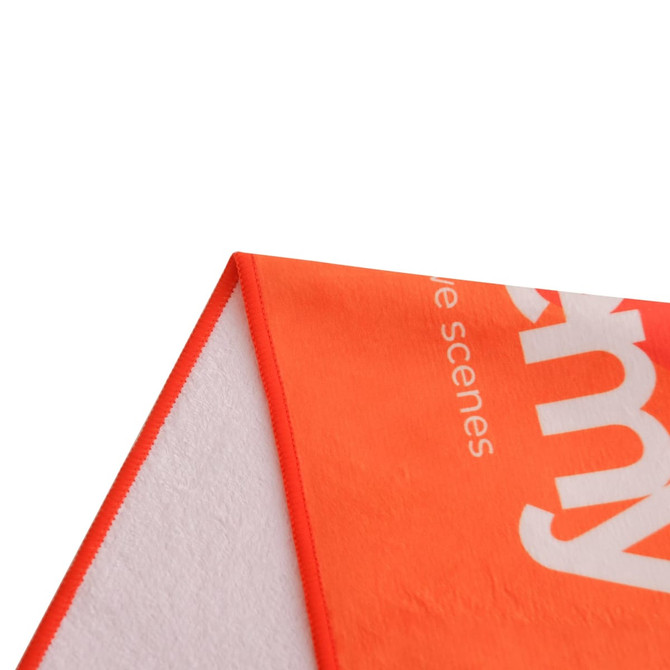 An orange sports towel with a logo and a contrasting white underside, measuring 30x130cm.
