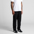 Straight elastic pants in black, worn by a person with tattoos, paired with a white t-shirt and black shoes.