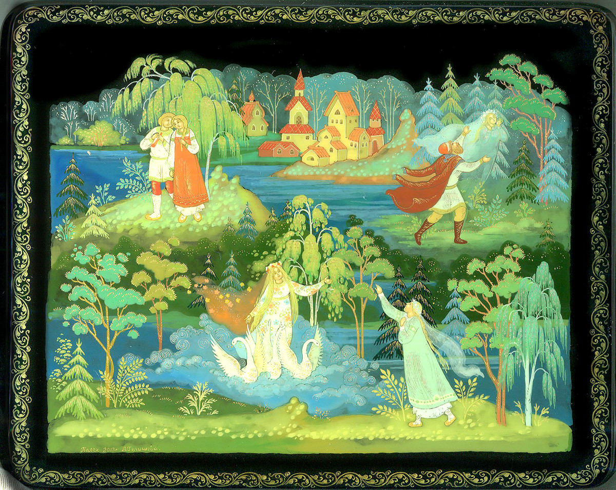 Snow Maiden by Kritova | Palekh Lacquer Box