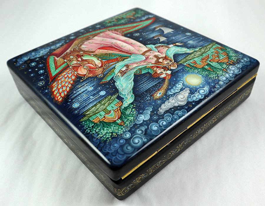 Snow Maiden and Her Forest Friends | Kholui Lacquer Box