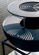Höfats BOWL 70 Warming Ring – Enameled Cast‑Iron Grill Extension fitted to the hofats sear grate on the bowl 70 fire pit