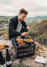 Cooking outdoors on the grill on the Höfats Crate Fire Basket