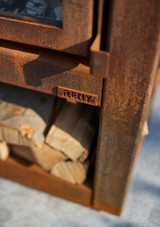 RB73 Quaruba L Mobile Outdoor Fireplace with 4-Sided Glass close up of the side and material