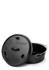 Petromax Dutch Oven FT4.5-T – flat-base cast iron 4 L oven with raised-edge lid, shown on white background with the lid off.