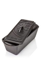 Petromax Loaf Pan with Lid K4 – seasoned cast-iron square loaf pan with lid, shown on a white background.