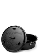 Petromax Dutch Oven FT6-T – 5.5 L flat-base cast-iron pot with raised-edge lid, shown on a white background with lid off.