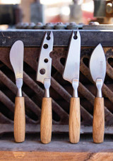 Boska Cheese Set Mini Oak – four-piece cheese knife set with stainless steel blades and oak handles, shown in a lifestyle photo. Boska Cheese Set Mini Oak – four-piece cheese knife set with stainless steel blades and oak handles, shown in a lifestyle photo.