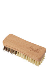 Redecker vegetable brush — oiled beechwood body, fibre/union bristles, 14 cm — front on white Redecker vegetable brush — oiled beechwood body, fibre/union bristles, 14 cm — front on white