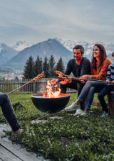 Cooking outdoors with the Hofats Bowl 57 portable fire pit
