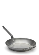 Front handle side view of the De Buyer Carbone Plus Frypan – 32 cm Carbon Steel Front handle side view of the De Buyer Carbone Plus Frypan – 32 cm Carbon Steel